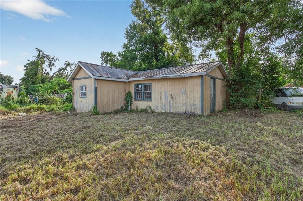 На продажу: $365,000 (0.34 acres)