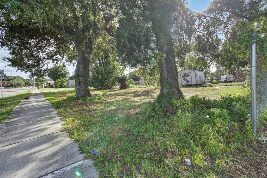 На продажу: $365,000 (0.34 acres)