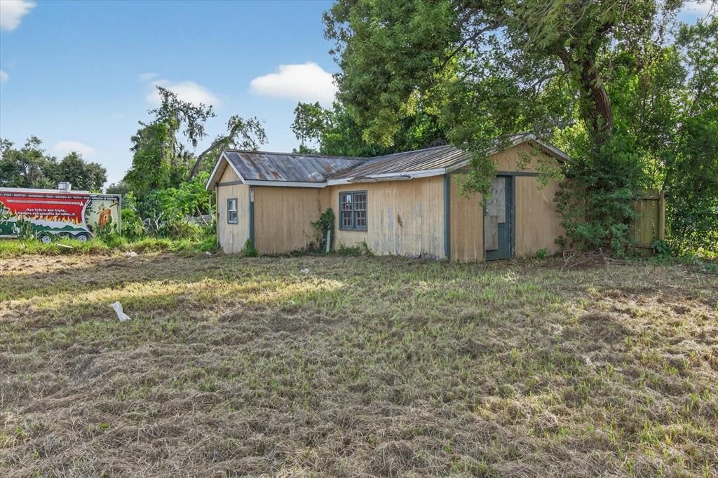 На продажу: $365,000 (0.34 acres)