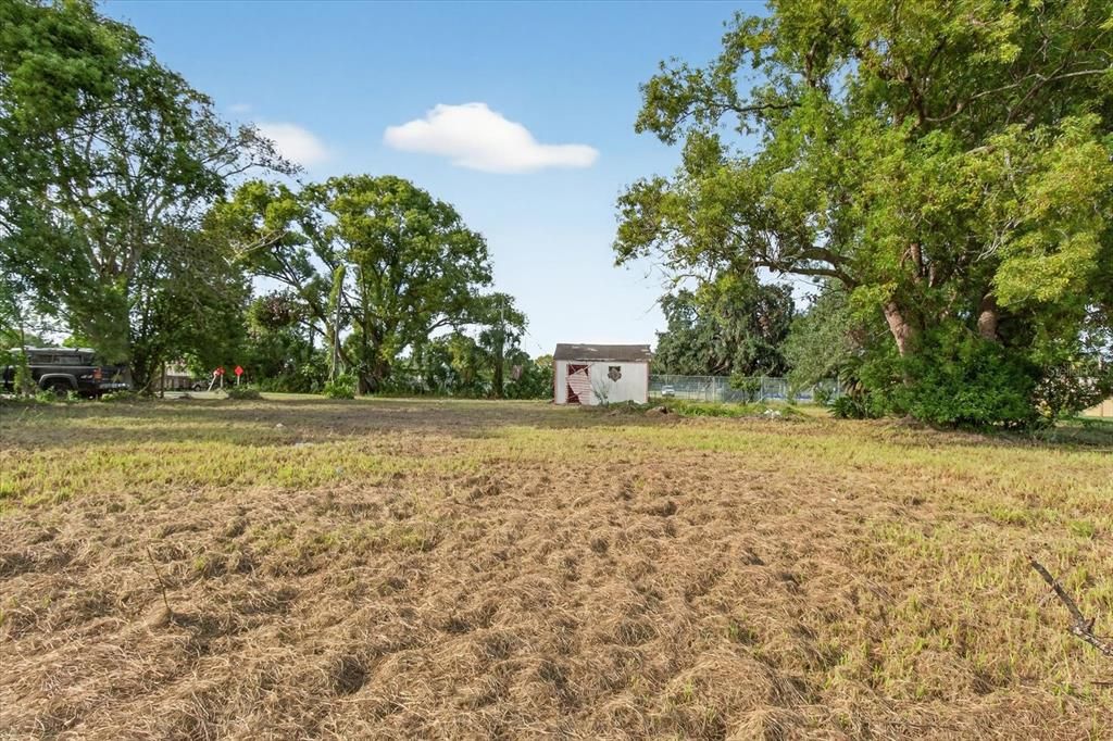 На продажу: $365,000 (0.34 acres)