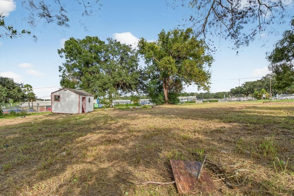 На продажу: $365,000 (0.34 acres)