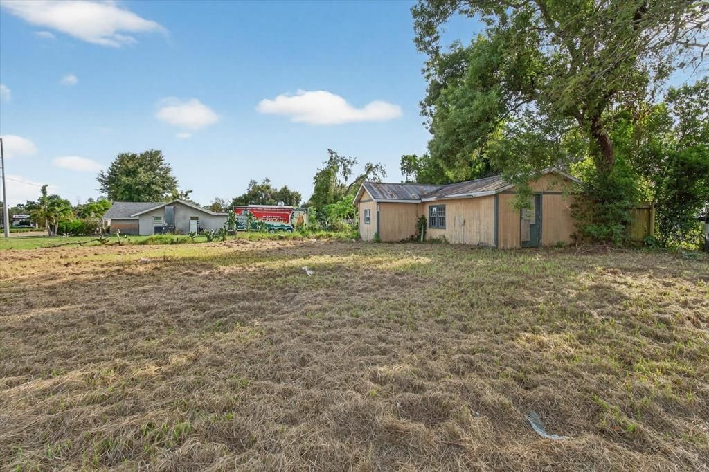 На продажу: $365,000 (0.34 acres)