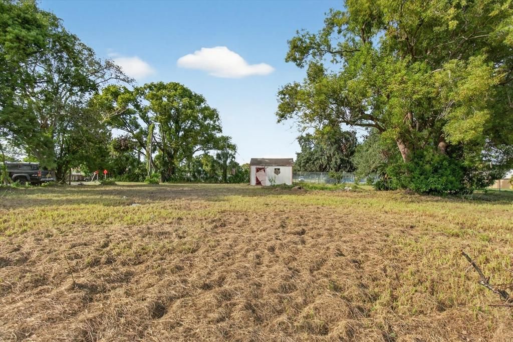 На продажу: $365,000 (0.34 acres)