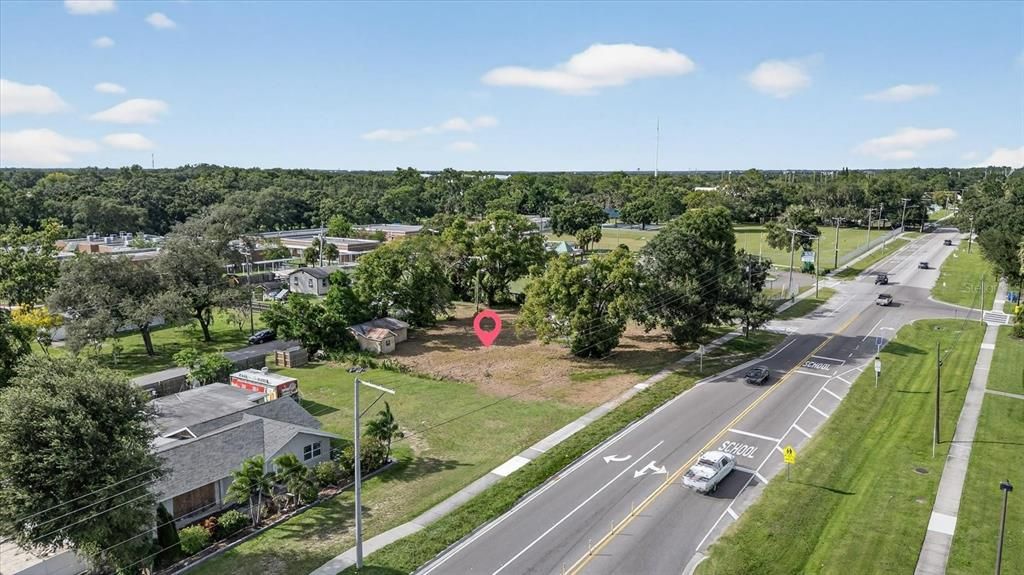 На продажу: $365,000 (0.34 acres)