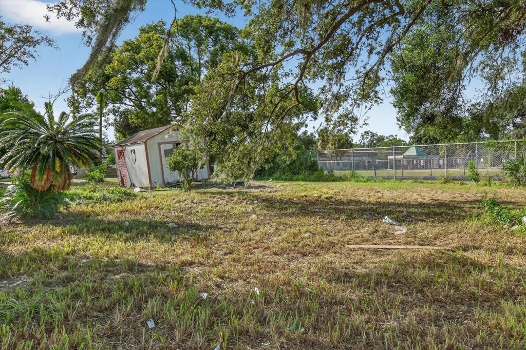 На продажу: $365,000 (0.34 acres)