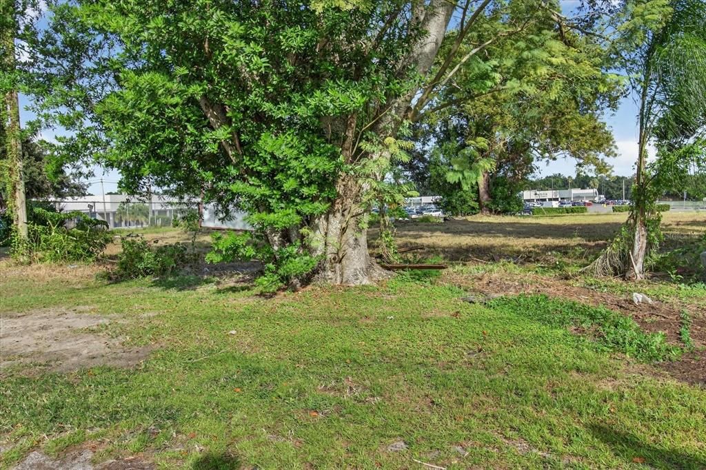 На продажу: $365,000 (0.34 acres)