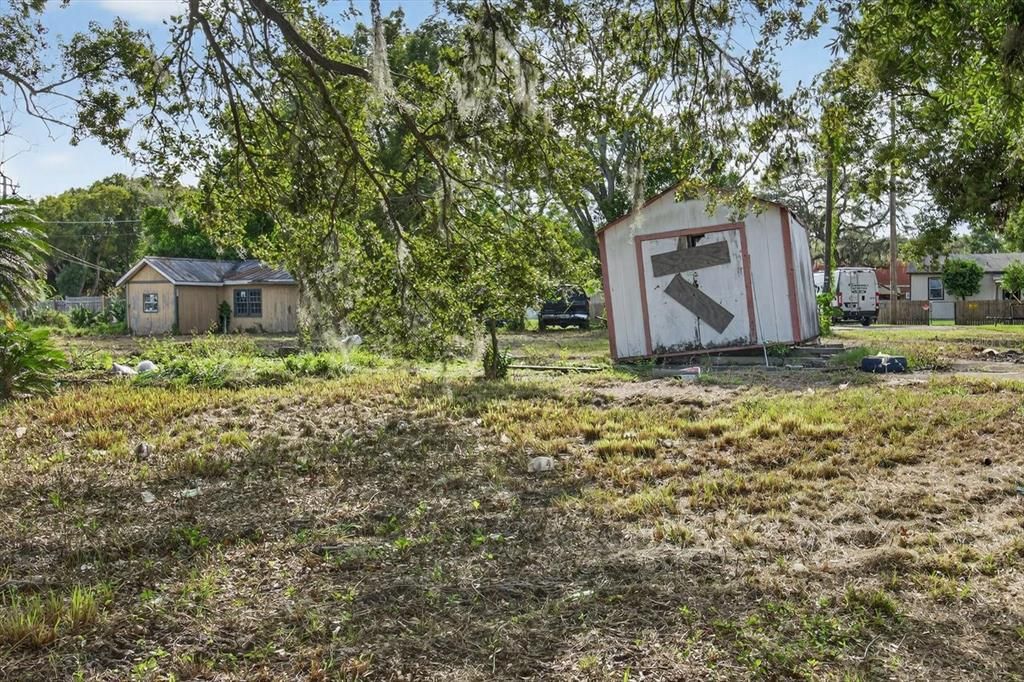 На продажу: $365,000 (0.34 acres)