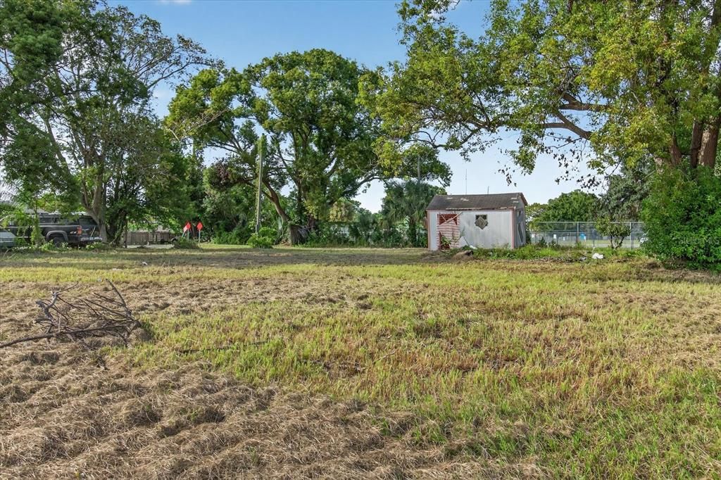 На продажу: $365,000 (0.34 acres)