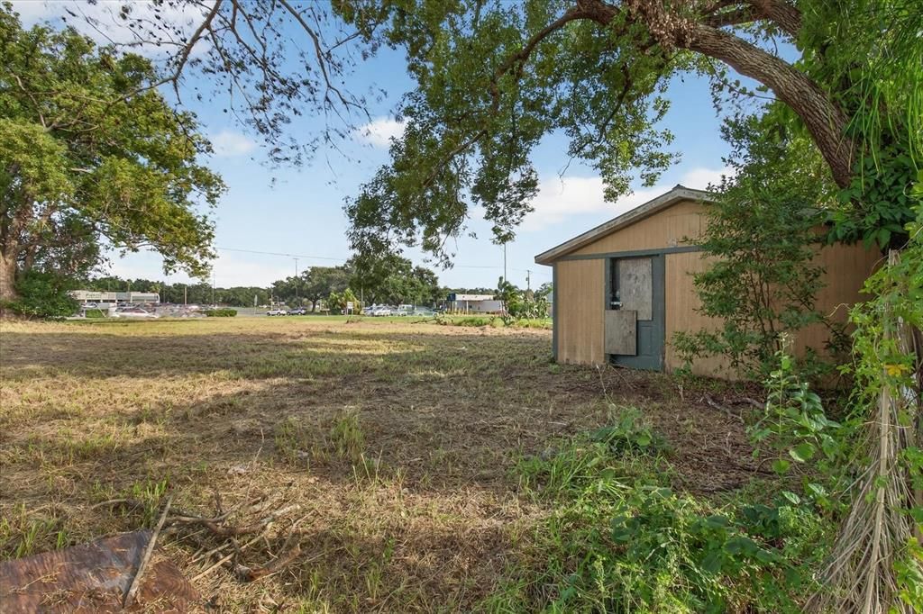 На продажу: $365,000 (0.34 acres)