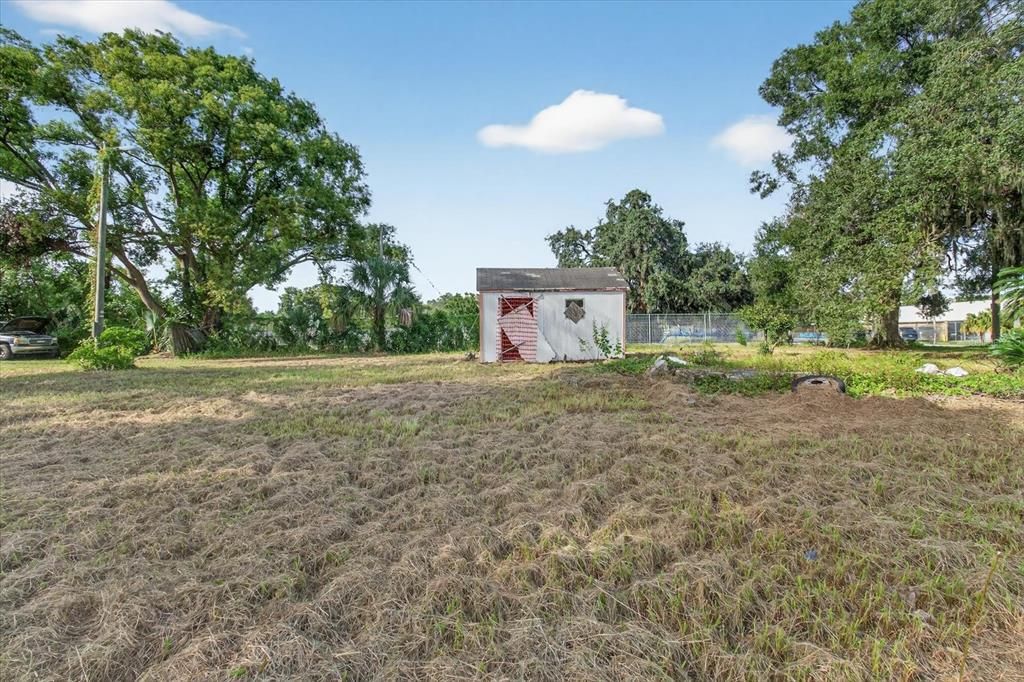 На продажу: $365,000 (0.34 acres)