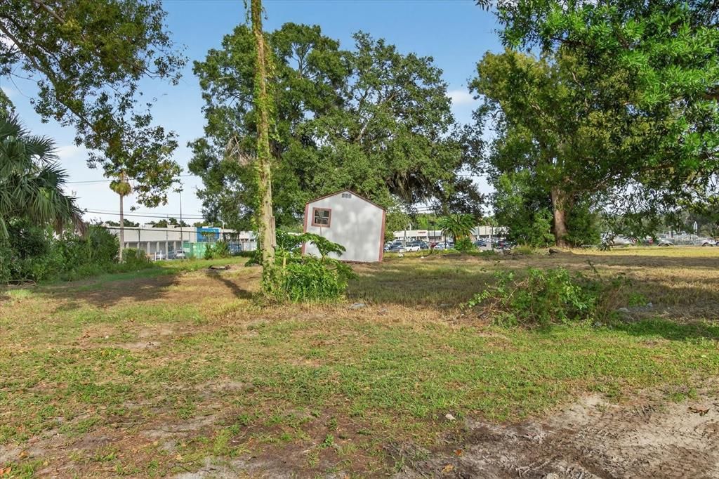 На продажу: $365,000 (0.34 acres)