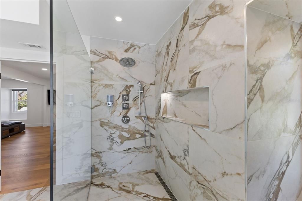 出租: $9,750 (4 贝兹, 4 浴室, 4024 平方英尺)