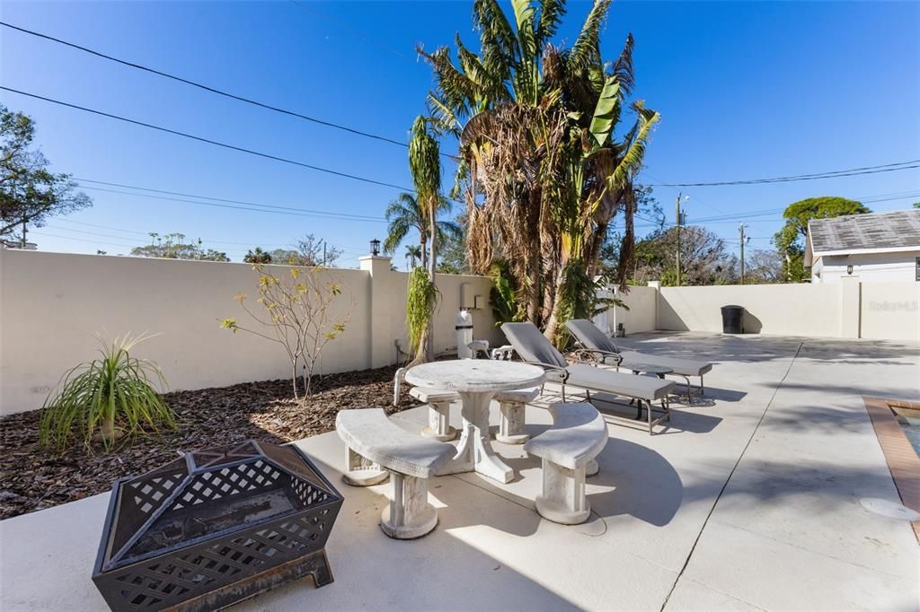 出租: $9,750 (4 贝兹, 4 浴室, 4024 平方英尺)