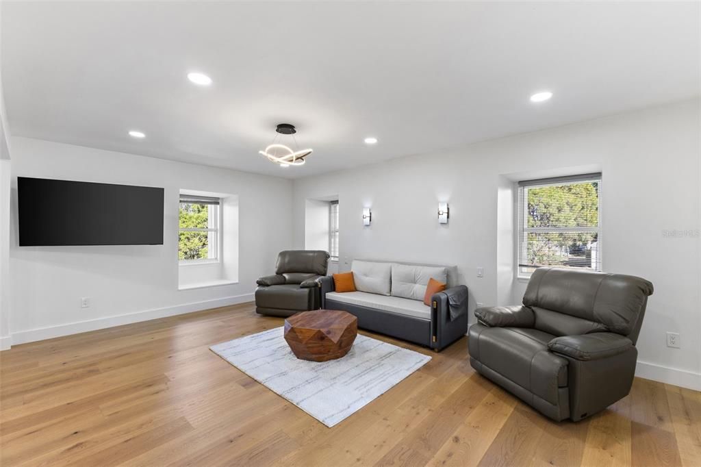 出租: $9,750 (4 贝兹, 4 浴室, 4024 平方英尺)