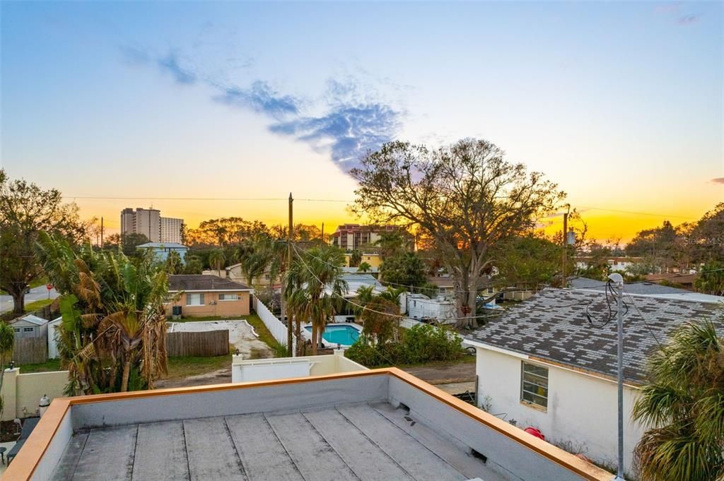 出租: $9,750 (4 贝兹, 4 浴室, 4024 平方英尺)