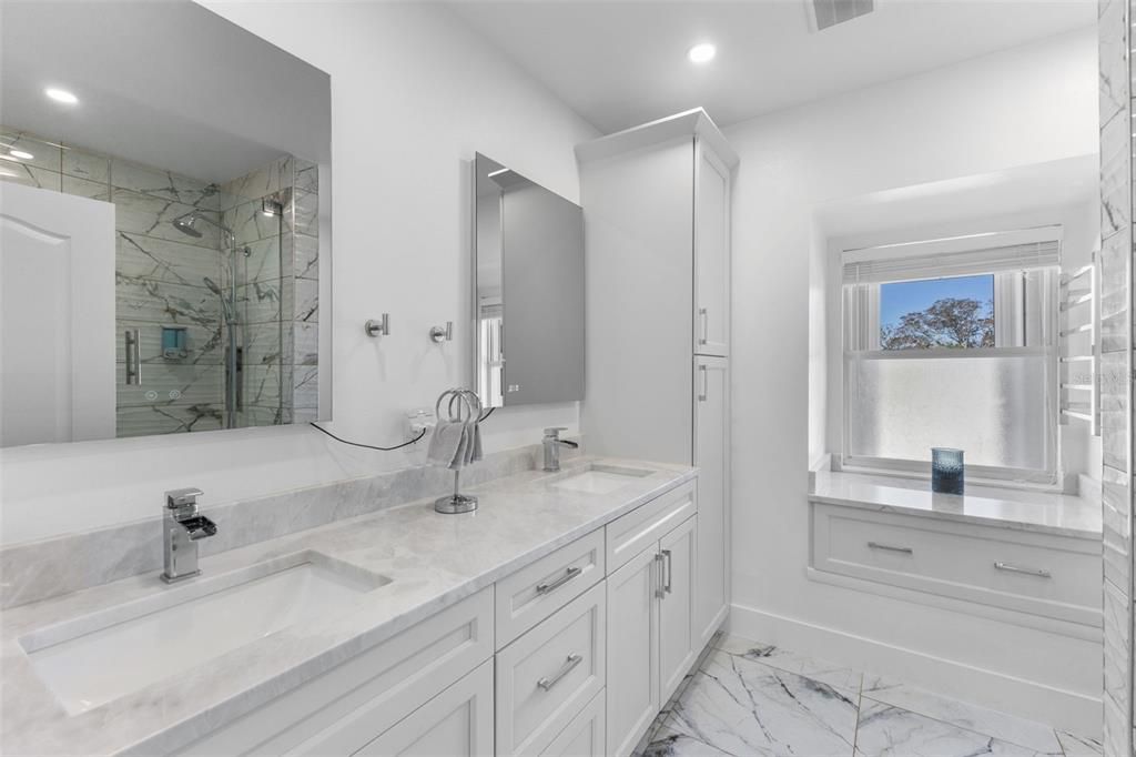 出租: $9,750 (4 贝兹, 4 浴室, 4024 平方英尺)