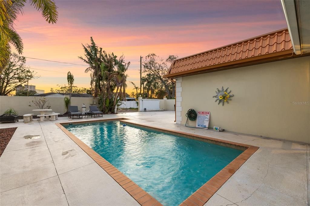 出租: $9,750 (4 贝兹, 4 浴室, 4024 平方英尺)