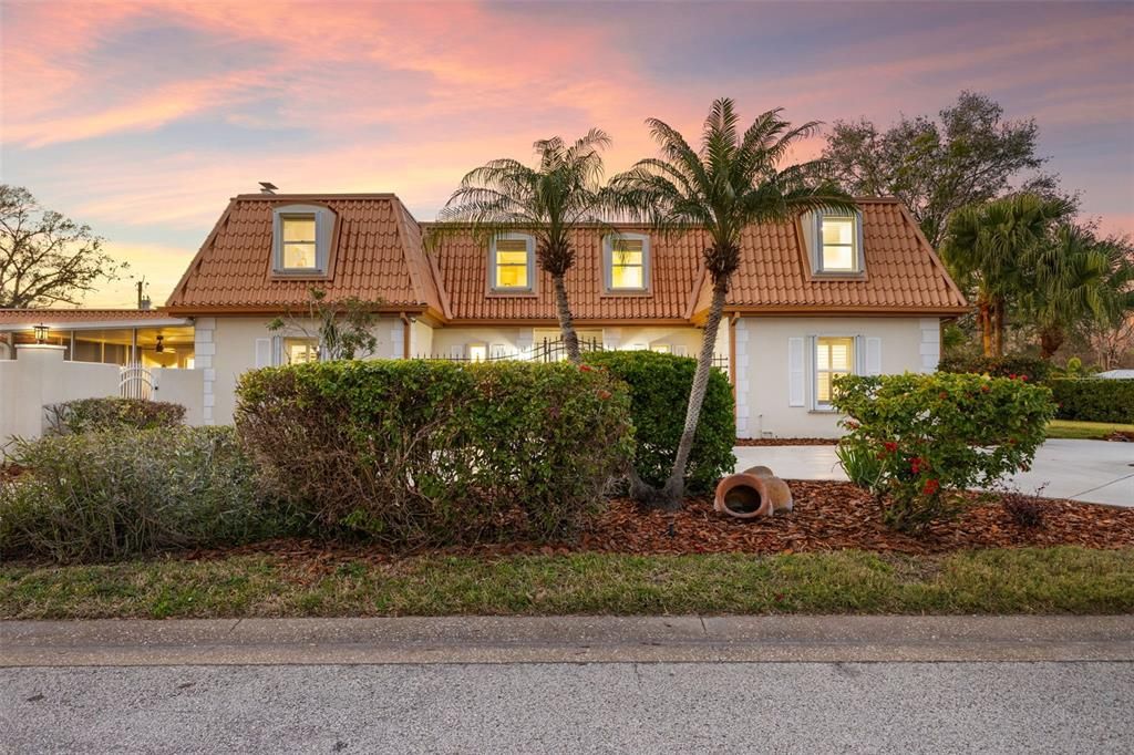 出租: $9,750 (4 贝兹, 4 浴室, 4024 平方英尺)