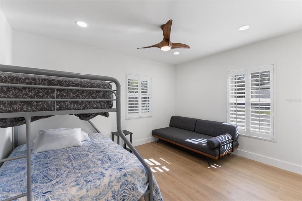 出租: $9,750 (4 贝兹, 4 浴室, 4024 平方英尺)