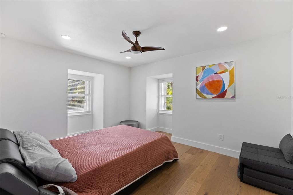 出租: $9,750 (4 贝兹, 4 浴室, 4024 平方英尺)