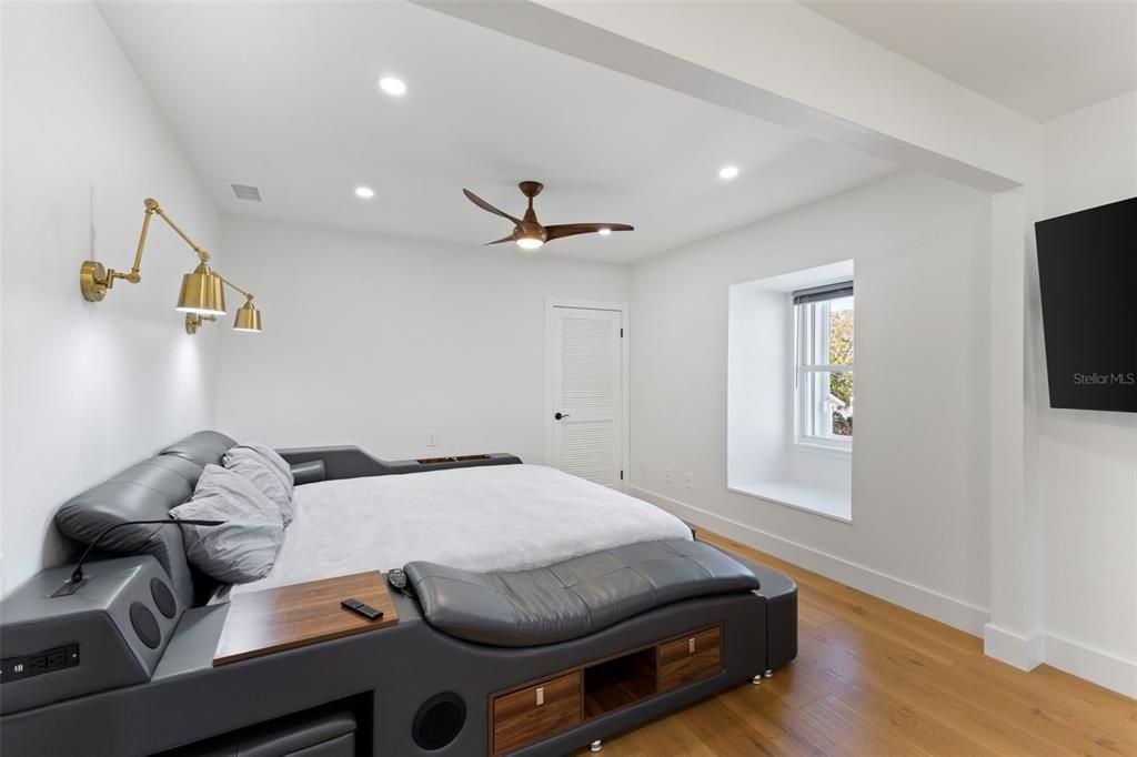 出租: $9,750 (4 贝兹, 4 浴室, 4024 平方英尺)