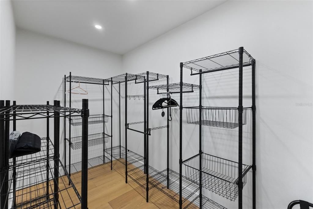 出租: $9,750 (4 贝兹, 4 浴室, 4024 平方英尺)