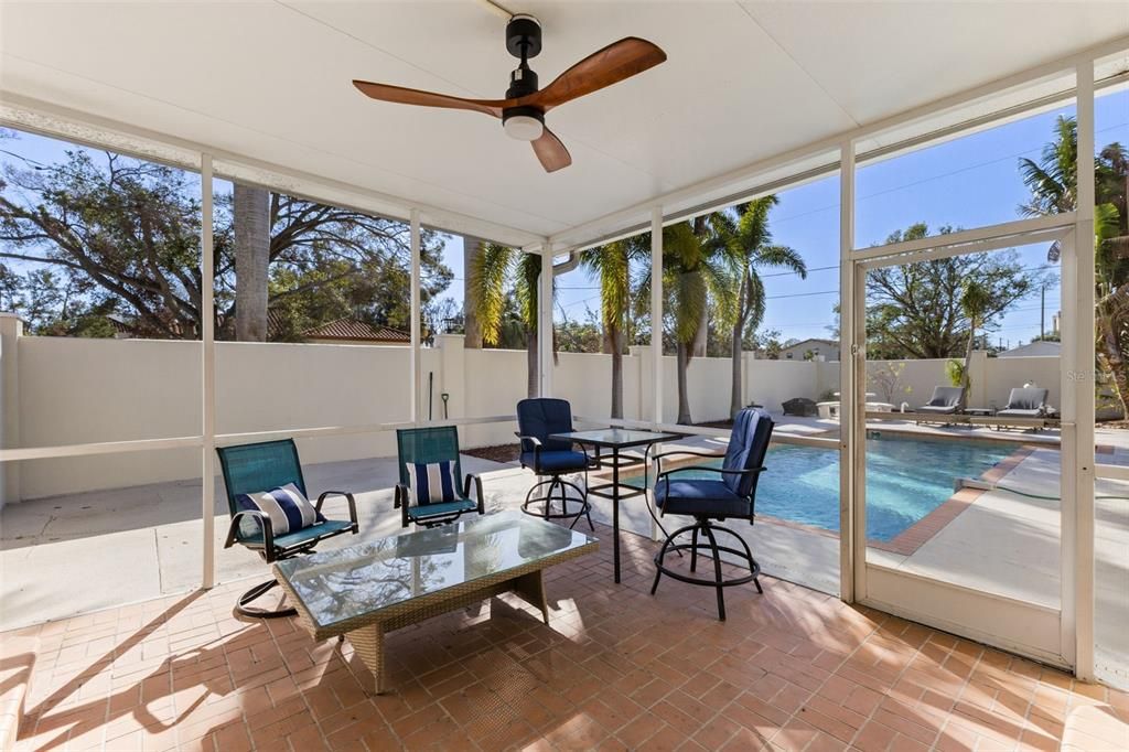 出租: $9,750 (4 贝兹, 4 浴室, 4024 平方英尺)