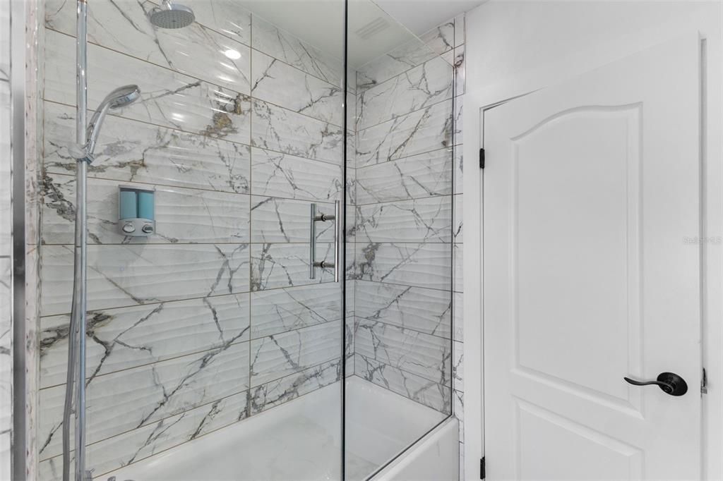 出租: $9,750 (4 贝兹, 4 浴室, 4024 平方英尺)