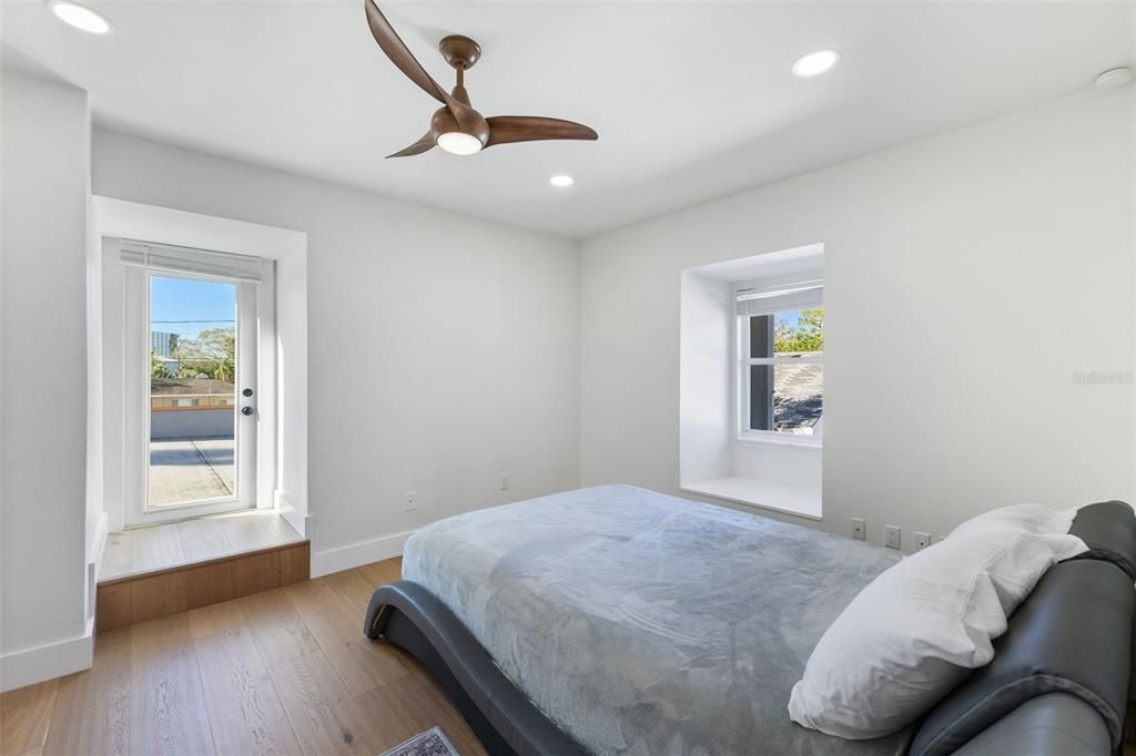 出租: $9,750 (4 贝兹, 4 浴室, 4024 平方英尺)