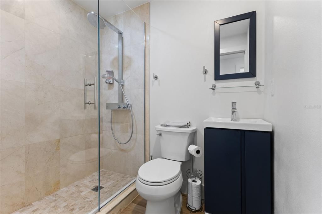 出租: $9,750 (4 贝兹, 4 浴室, 4024 平方英尺)