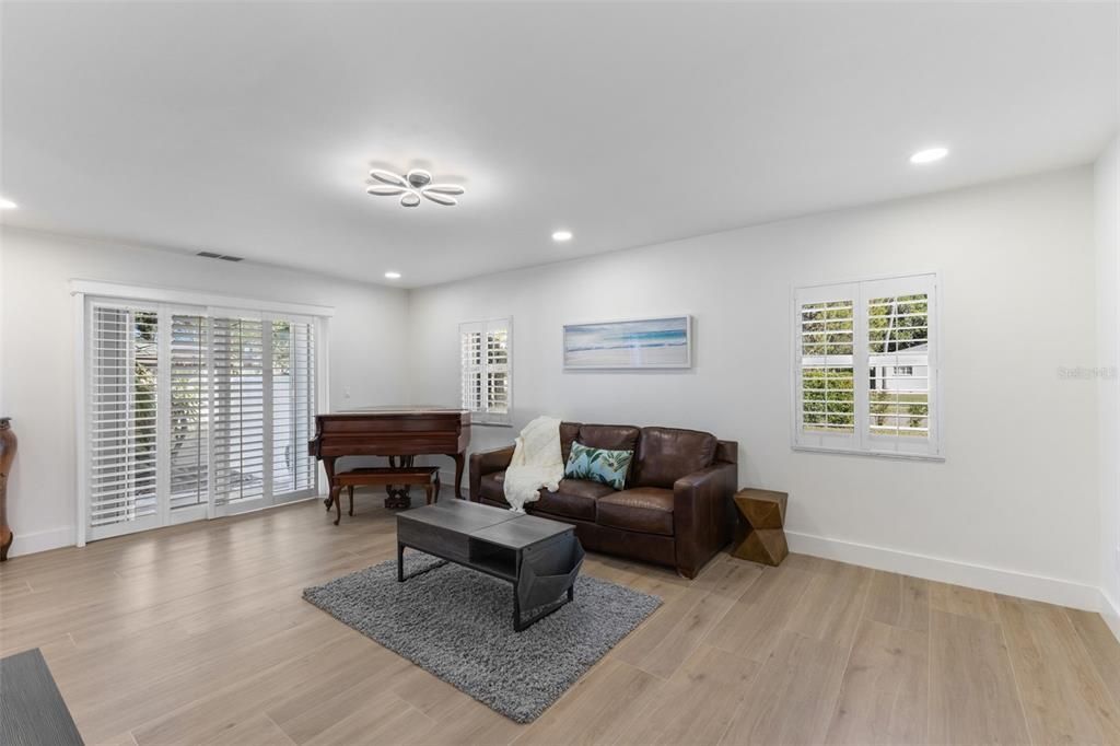 出租: $9,750 (4 贝兹, 4 浴室, 4024 平方英尺)