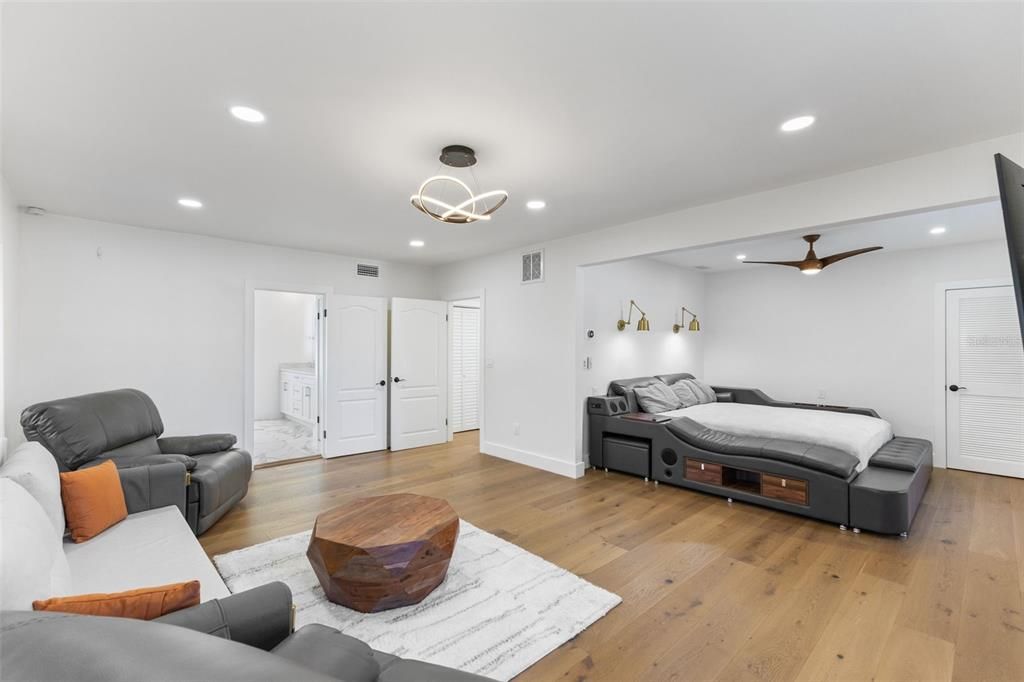 出租: $9,750 (4 贝兹, 4 浴室, 4024 平方英尺)