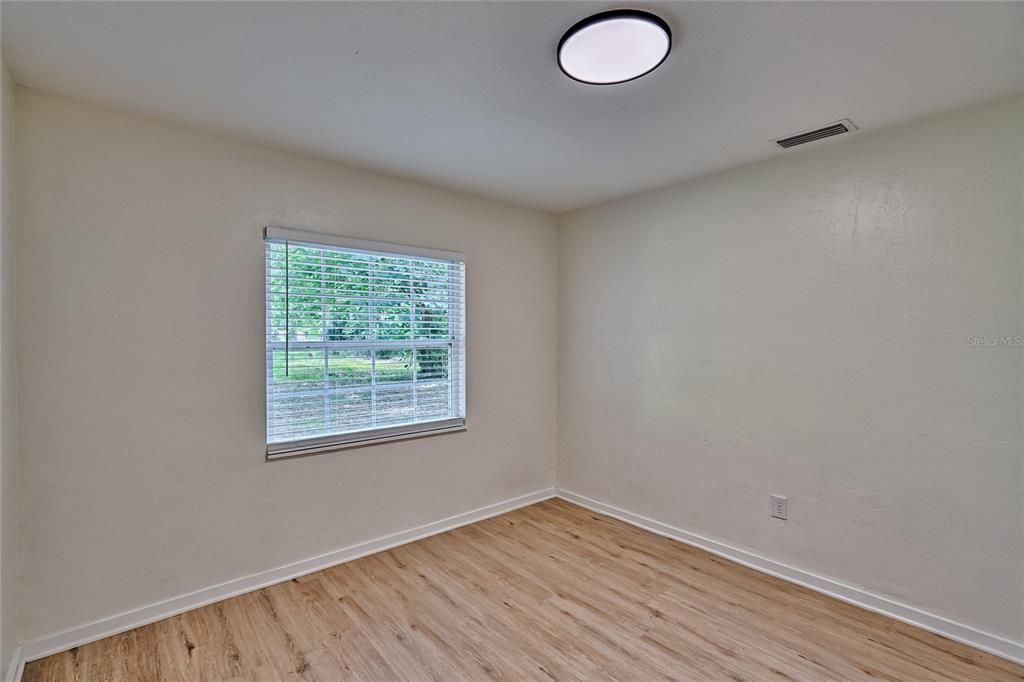 For Sale: $254,800 (4 beds, 2 baths, 1494 Square Feet)