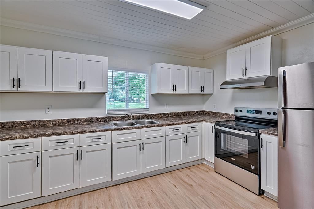 For Sale: $254,800 (4 beds, 2 baths, 1494 Square Feet)