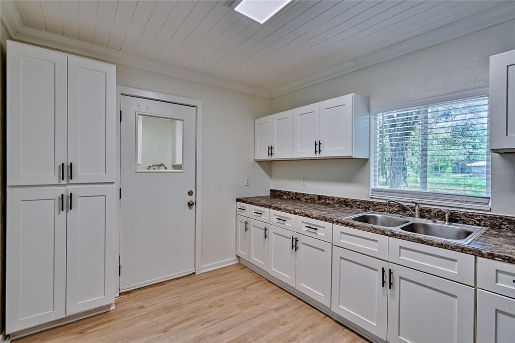 For Sale: $254,800 (4 beds, 2 baths, 1494 Square Feet)