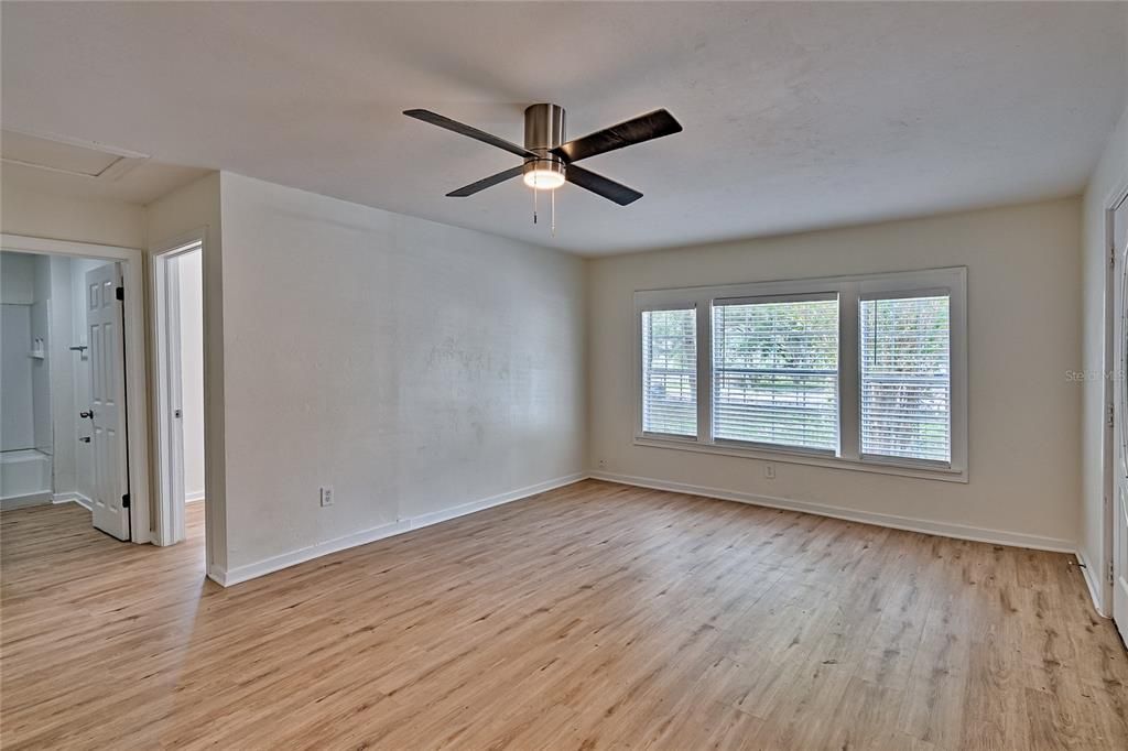 For Sale: $254,800 (4 beds, 2 baths, 1494 Square Feet)