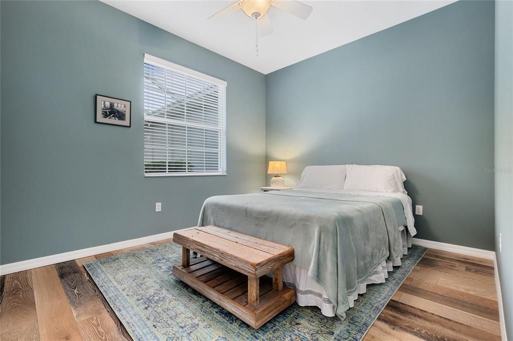 合同活跃: $305,000 (2 贝兹, 2 浴室, 1332 平方英尺)