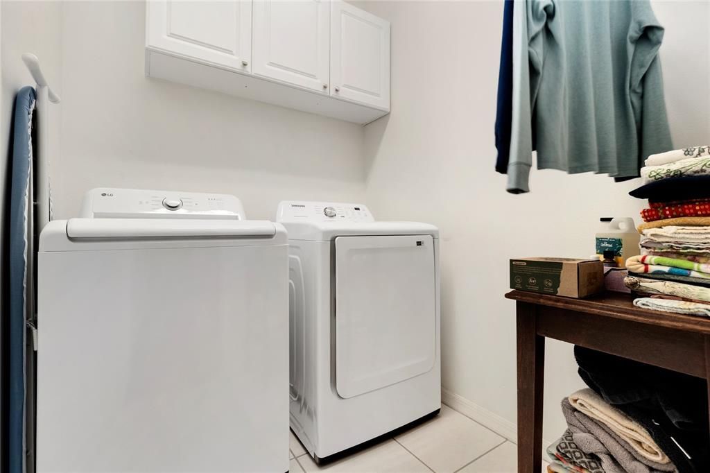 合同活跃: $305,000 (2 贝兹, 2 浴室, 1332 平方英尺)