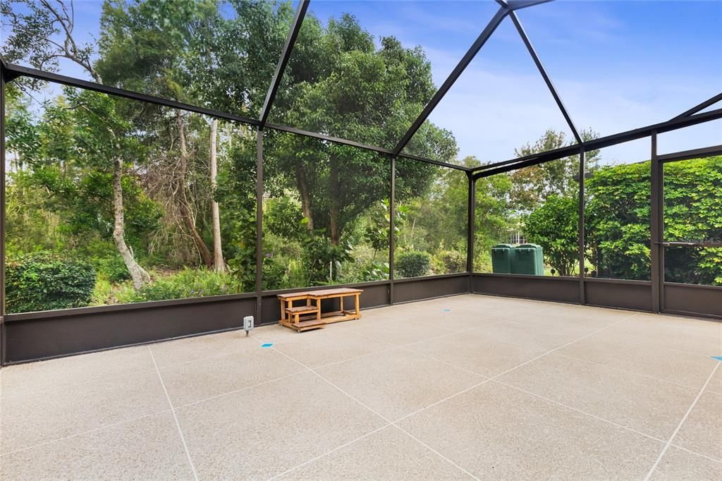 合同活跃: $305,000 (2 贝兹, 2 浴室, 1332 平方英尺)