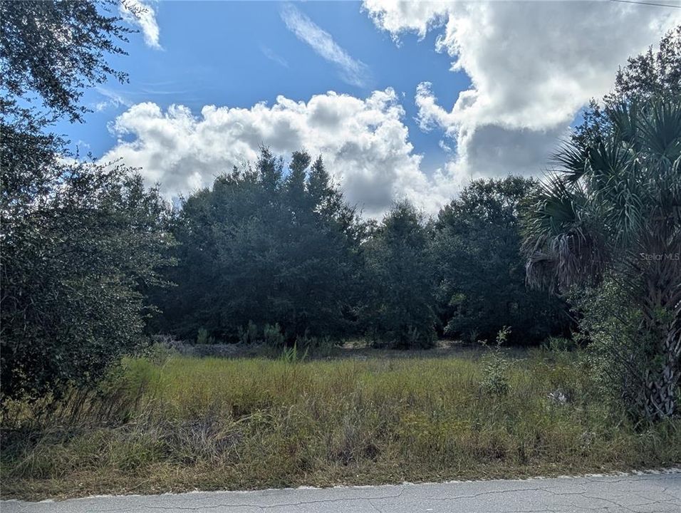 На продажу: $63,900 (2.70 acres)