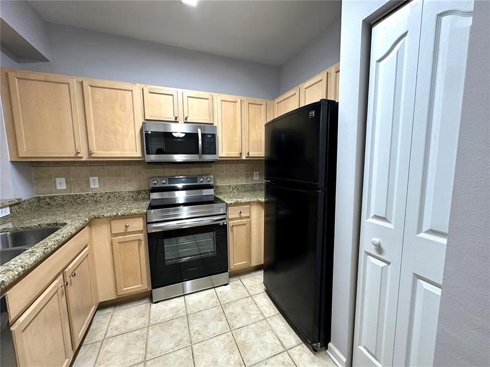 For Rent: $2,100 (3 beds, 2 baths, 1270 Square Feet)