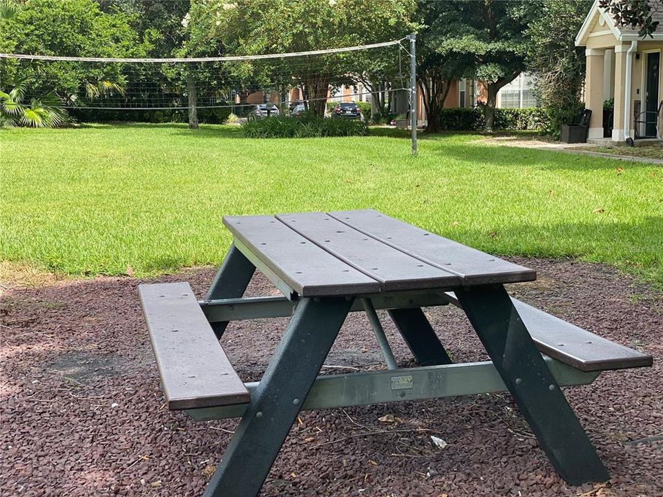 For Rent: $2,100 (3 beds, 2 baths, 1270 Square Feet)