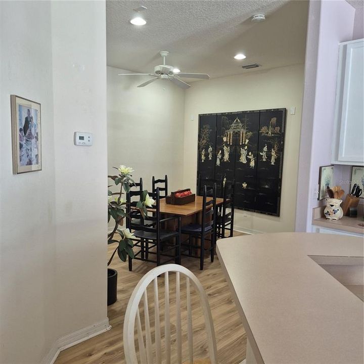 待售: $380,000 (2 贝兹, 2 浴室, 1484 平方英尺)