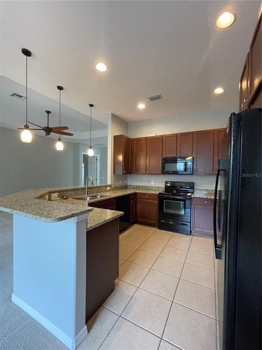 出租: $2,615 (3 贝兹, 2 浴室, 1851 平方英尺)