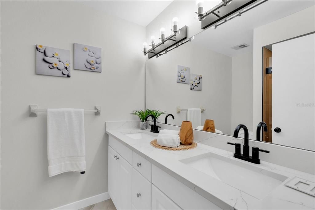 For Sale: $179,500 (2 beds, 2 baths, 1220 Square Feet)