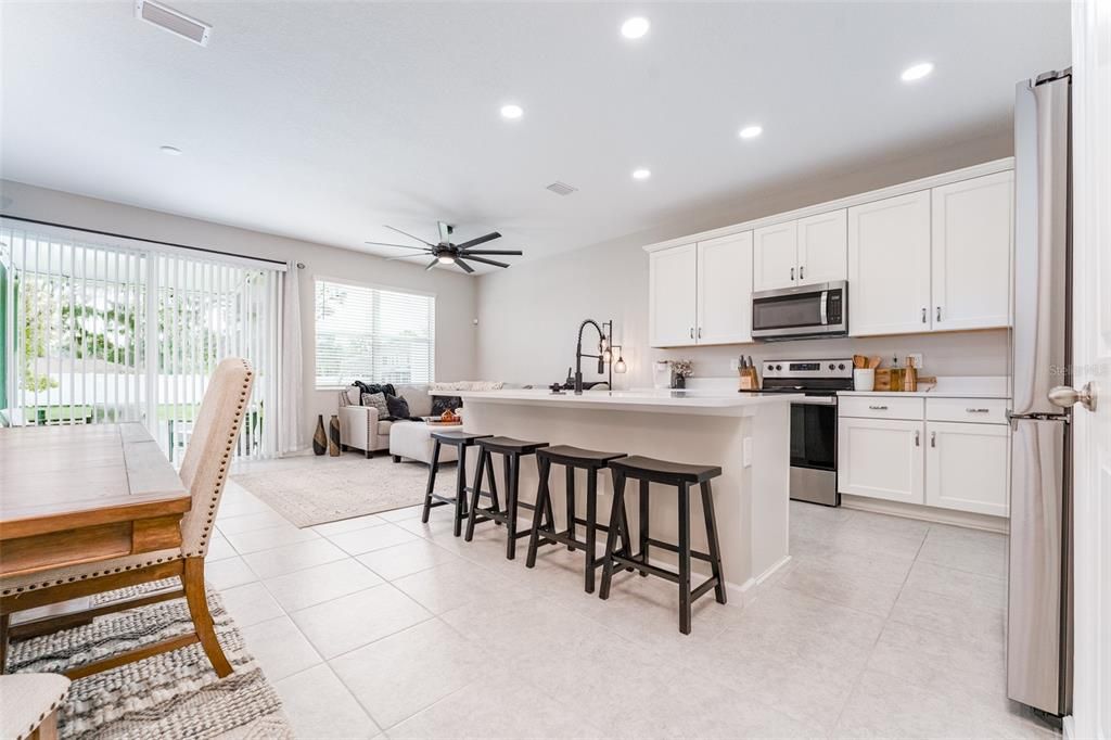 合同活跃: $334,900 (3 贝兹, 2 浴室, 1777 平方英尺)