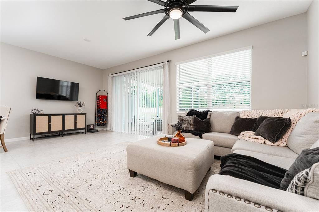 合同活跃: $334,900 (3 贝兹, 2 浴室, 1777 平方英尺)