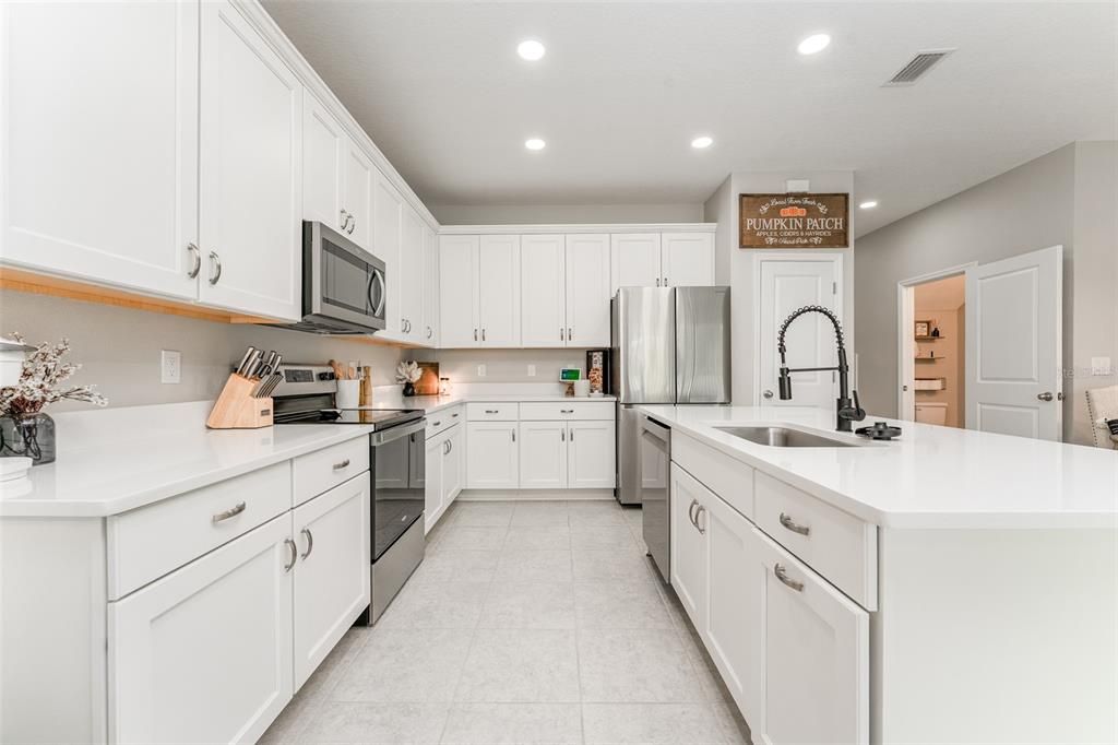 合同活跃: $334,900 (3 贝兹, 2 浴室, 1777 平方英尺)