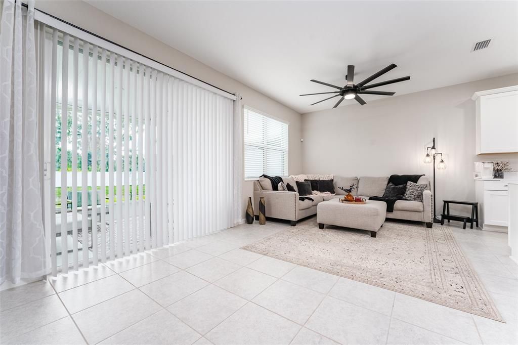 合同活跃: $334,900 (3 贝兹, 2 浴室, 1777 平方英尺)