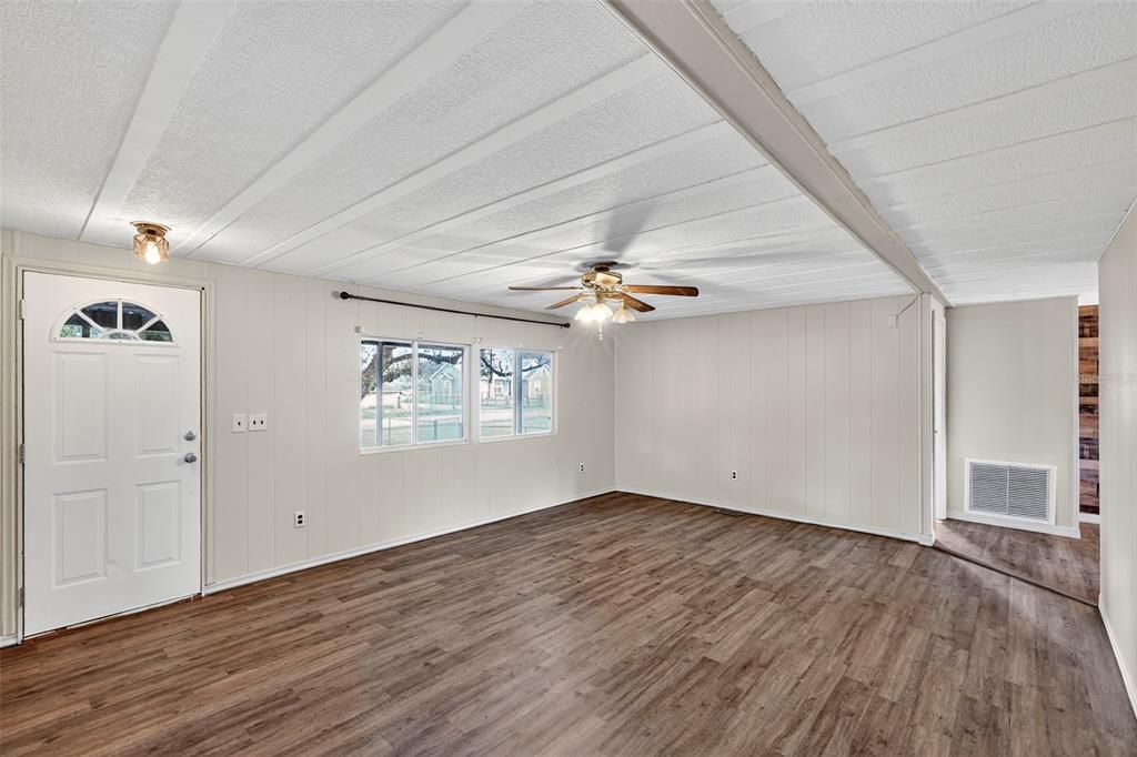 En Venta: $325,000 (3 camas, 2 baños, 1344 Pies cuadrados)